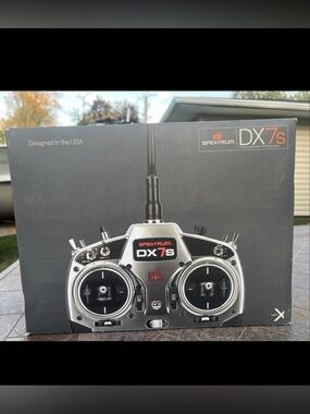 Spektrum DX7S 7 Channel 2.4Ghz transmitter New With Chargeable Battery in box